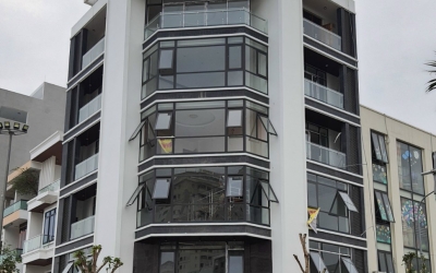 Thi công vách kính